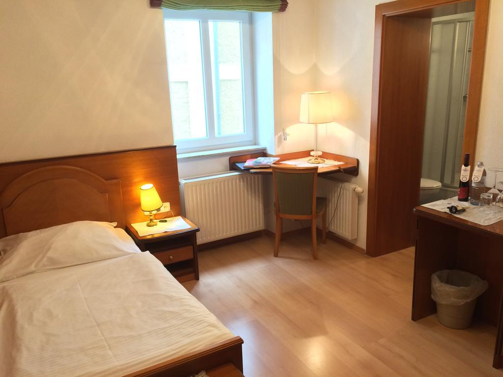 Seehotel Schwan Gmunden Exterior photo